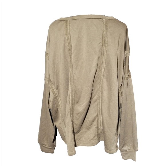 Small Long Sleeve Top By andree - Picture 2 of 5